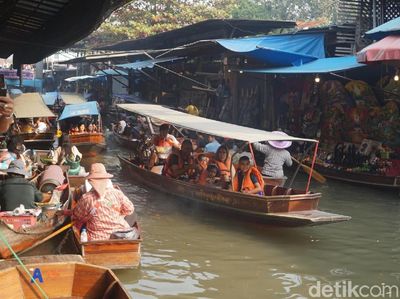 Potret Tempat Wisata Favorit di Thailand: Pasar Terapung