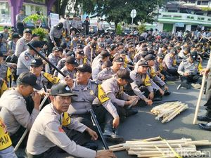 Polisi Bawa Pentung di TPS, Kapolres Ciamis: Lumpuhkan Pengacau!