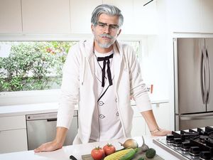 Saat Colonel Sanders KFC Berubah Jadi Pria Stylish dan Berotot