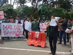 Ada Kejanggalan Kasus Novel Baswedan, HMI Demo Mapolda Jatim
