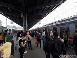 DDT Masih Dinormalisasi, Kepadatan Penumpang di Stasiun Bekasi Normal
