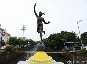 Patung Hermes di Harmoni Ditutupi Kain