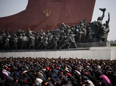 Lautan Manusia di Peringatan Kelahiran Mendiang Kim Il-Sung