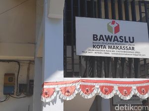 Bawaslu Makassar Periksa 12 Anggota PPS Diduga Temui Bacaleg di Dapil 5 Bawaslu Makassar Periksa 12 Anggota PPS Diduga Temui Bacaleg di Dapil 5