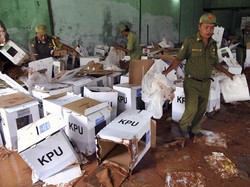 Komisi II DPR Minta KPU Segera Atasi Logistik Pemilu yang Terimbas Banjir