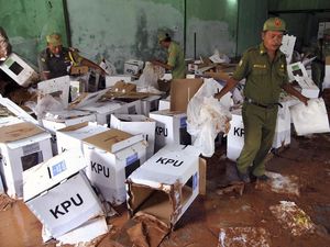 Komisi II DPR Minta KPU Segera Atasi Logistik Pemilu yang Terimbas Banjir Komisi II DPR Minta KPU Segera Atasi Logistik Pemilu yang Terimbas Banjir
