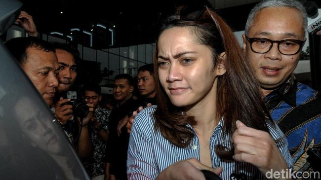Siesa Darubinta Dicecar KPK soal Keberadaan Bowo di Apartemen saat OTT Siesa Darubinta Dicecar KPK soal Keberadaan Bowo di Apartemen saat OTT