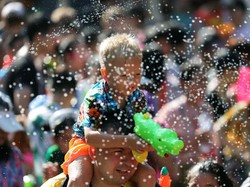 Dear Siswa, Ini 10 Tradisi Unik Merayakan Tahun Baru di Seluruh Dunia Dear Siswa, Ini 10 Tradisi Unik Merayakan Tahun Baru di Seluruh Dunia