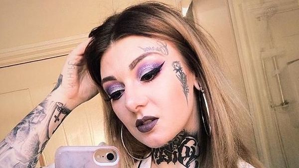 Wanita Cantik Ini Tato Wajah dengan Tulisan Terkutuk Agar Tak Dapat Kerja