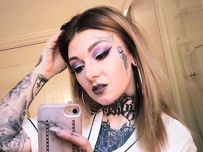 Wanita Cantik Ini Tato Wajah dengan Tulisan Terkutuk Agar Tak Dapat Kerja