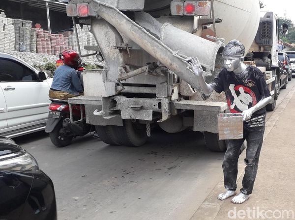 Foto: Perjuangan Hidup Manusia Silver