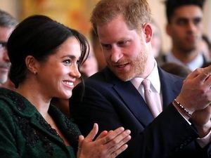 Pamit dari Kerajaan, Meghan Markle dan Harry Tutup Kolom Komentar Pamit dari Kerajaan, Meghan Markle dan Harry Tutup Kolom Komentar