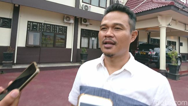 Oknum Polisi yang Jadi 'Backing' Pembalakan Sonokeling Jadi Tersangka Oknum Polisi yang Jadi 'Backing' Pembalakan Sonokeling Jadi Tersangka