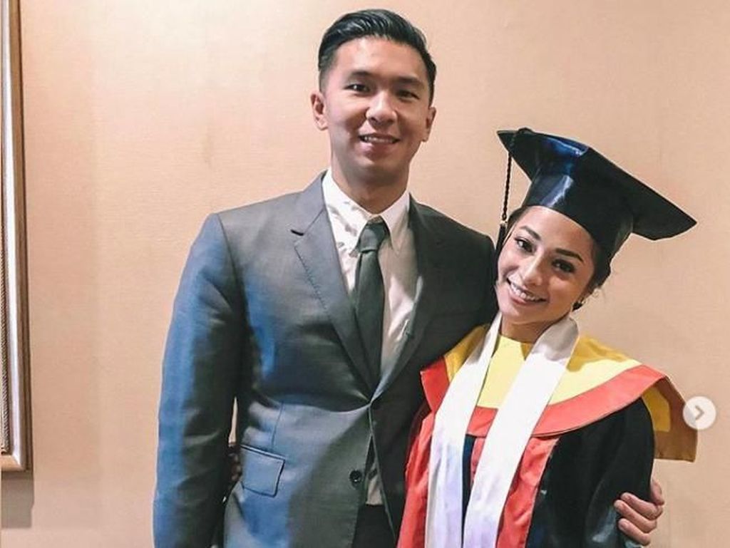 Terkabul! Nikita Willy Raih Gelar Sarjana Hukum Terkabul! Nikita Willy Raih Gelar Sarjana Hukum