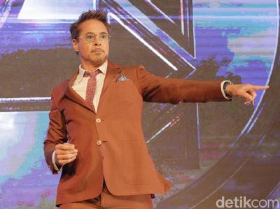 Robert Downey Jr Joget-joget di Preskon Avengers: Endgame