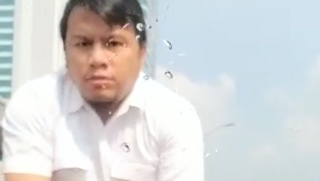 Viral Aksi Pengemudi Arogan di Tol Pancoran, Pukul-Injak Kap Mobil Viral Aksi Pengemudi Arogan di Tol Pancoran, Pukul-Injak Kap Mobil
