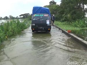 Banjir di Lamongan Perlambat Distribusi Logistik