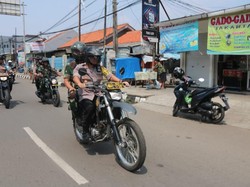 Polisi Bersenjata Api Patroli 24 Jam di Bekasi Selama Pencoblosan