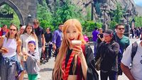 Cantiknya Rose Blackpink di Universal Studios Hollywood