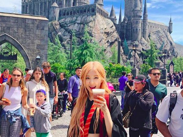 Cantiknya Rose Blackpink di Universal Studios Hollywood