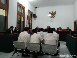 Sidang Vonis Sunat Bansos Sekda Tasikmalaya Ditunda Sidang Vonis Sunat Bansos Sekda Tasikmalaya Ditunda