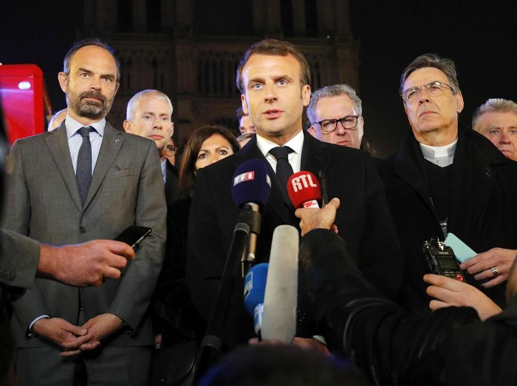 Presiden Macron: Kita akan Bangun Kembali Gereja Notre Dame Bersama-sama Presiden Macron: Kita akan Bangun Kembali Gereja Notre Dame Bersama-sama