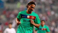 Usai memperkuat Ajax, Juventus, dan Inter Milan Zlatan Ibrahimovic berlabuh di Barca kala dilatih Josep Guardiola. Ibra tampil sebanyak 46 kali dengan torehan 22 gol. Ibra kemudian melanjutkan ke AC Milan, Paris St. Germain sebelum hengkang ke MU pada 2016. Ibra selalu mendatangkan piala-piala untuk klub yang dia perkuat. Foto: Chung Sung-Jun/Getty Images