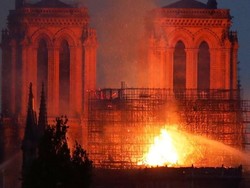 Katedral Notre Dame di Paris Terbakar, Warga: Saatnya untuk Berdoa