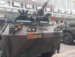 H-1 Pencoblosan, TNI Siagakan Panser Anoa di Kawasan Glodok