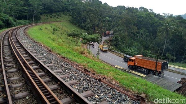 Foto: Rel Kereta Instagramable di Semarang