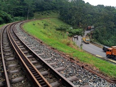 Foto: Rel Kereta Instagramable di Semarang