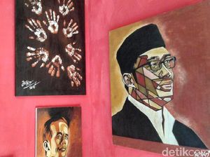 Keren! Pria Ciamis Ini Bikin Lukisan dari Tanah dan Sampah