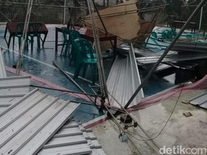 Satu TPS di Magelang Ambruk Disapu Angin Kencang