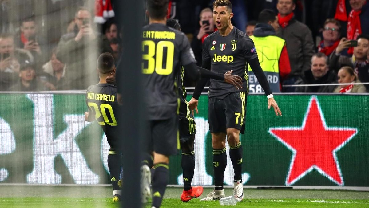 Ajax Amsterdam tak akan jaga khusus Critsiano Ronaldo. (Michael Steele/Getty Images)
