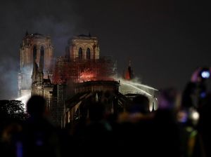 Penyebab Kebakaran Katedral Notre-Dame Belum Jelas, Api Padam Sebagian Penyebab Kebakaran Katedral Notre-Dame Belum Jelas, Api Padam Sebagian