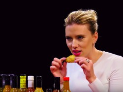 Jawaban Scarlett Johansson Soal Avengers Endgame Saat Ikut Tantangan Makan Pedas