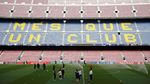 Latihan Barcelona dan MU Jelang Duel Panas di Camp Nou