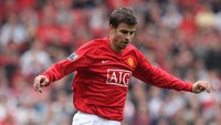 Gerard Pique juga menjadi pemain langka, yang bisa memenangkan tiga trofi di atas. Ia sempat menjadi bagian MU menjuarai Premier League, kemudian membantu Barcelona juara Liga Champions, dan menjadi juara Piala Dunia 2010 di Timnas Spanyol. (Foto: Phil Cole / Getty Images)