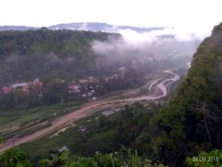 Sensasi Lari Menembus Awan di Bukittinggi