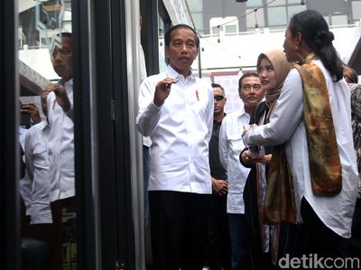 Momen Jokowi Resmikan Halal Park di GBK