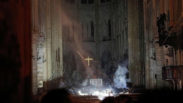 Melihat Bagian Dalam Katedral Notre-Dame yang Dilanda Kebakaran