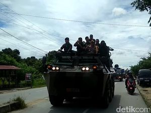 Jelang Pencoblosan, Polda-TNI Patroli Gunakan Panser Anoa di Kendari Jelang Pencoblosan, Polda-TNI Patroli Gunakan Panser Anoa di Kendari