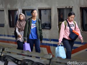 5 Penumpang KA Luar Biasa di Gambir Tak Bawa SIKM, 1 Sudah Dipulangkan