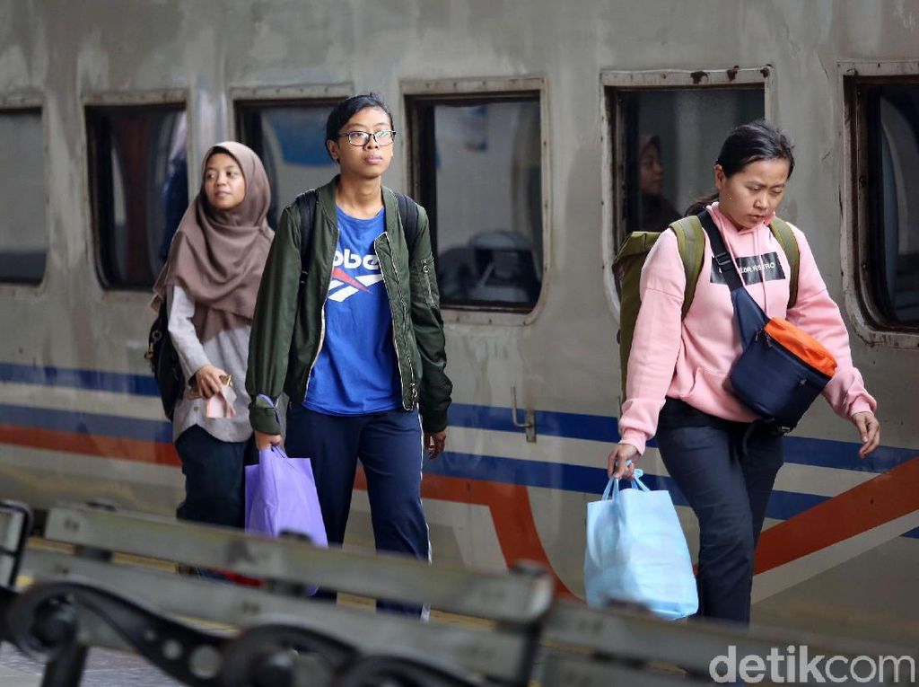 KAI Tambah 11 Kereta untuk Libur Pemilu KAI Tambah 11 Kereta untuk Libur Pemilu