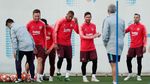 Latihan Barcelona dan MU Jelang Duel Panas di Camp Nou