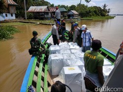 TNI-Polri Kawal Pengiriman Surat Suara di Perairan Sungai Musi