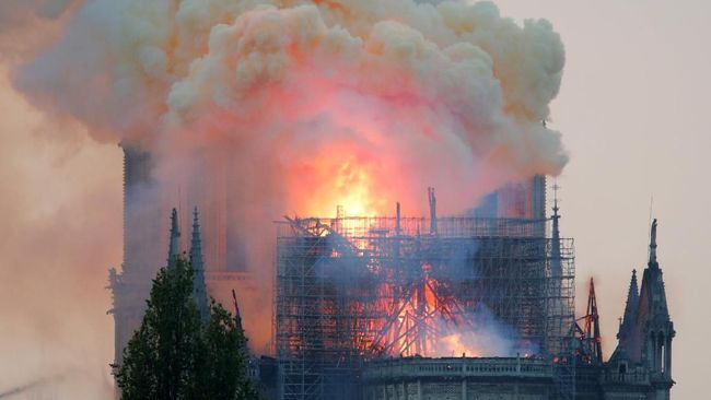 Berita Detik-detik Terbakarnya Gereja Notre Dame Paris Senin 17 Juni 2019 Berita Detik-detik Terbakarnya Gereja Notre Dame Paris Senin 17 Juni 2019