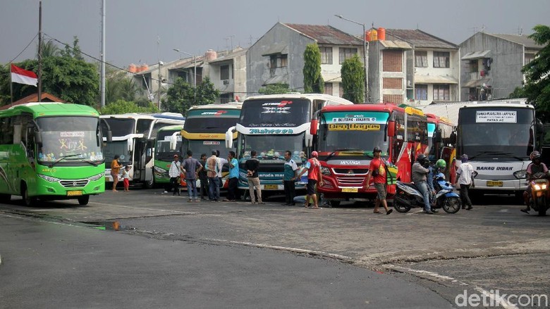 Jelang Pencoblosan, Penumpang di Terminal Kalideres Naik 100%