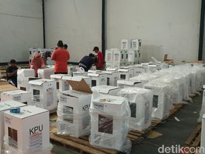 Distribusi 979 Kotak Suara Pilpres di Kota Cirebon Terhambat Distribusi 979 Kotak Suara Pilpres di Kota Cirebon Terhambat