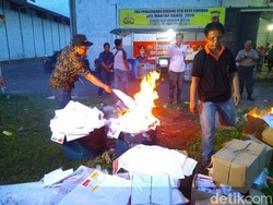 KPU Kota Cirebon Musnahkan 12 Ribu Surat Suara Rusak